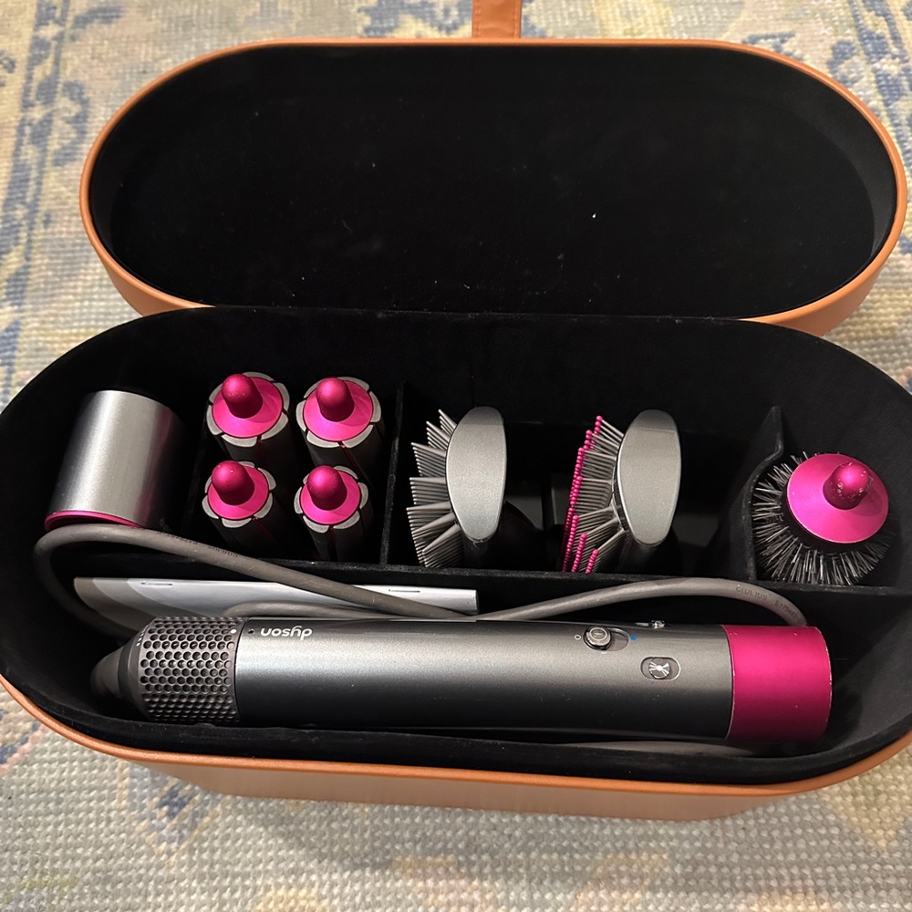 dyson air wrap!!! First generation. Very good condition. All pieces + case + box